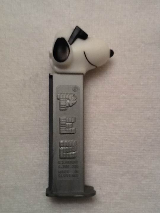 Cool Joe (snoopy) - PEANUTS pez collectible - Main Image 2