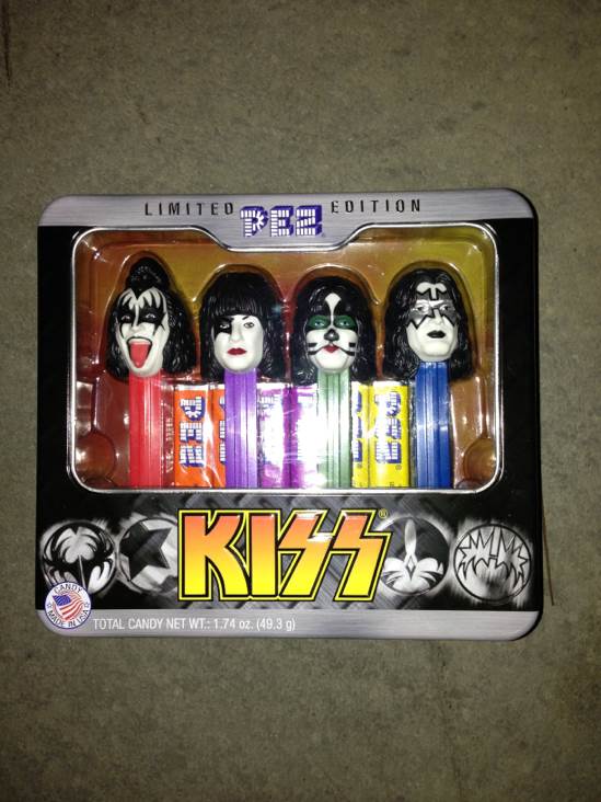 0-Tin Kiss - Music pez collectible - Main Image 2