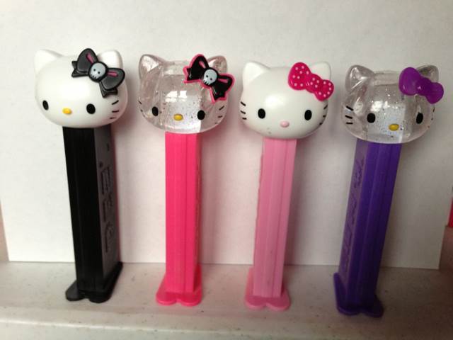 Hello Kitty Crystal Skull Bow - Hello Kitty pez collectible - Main Image 2
