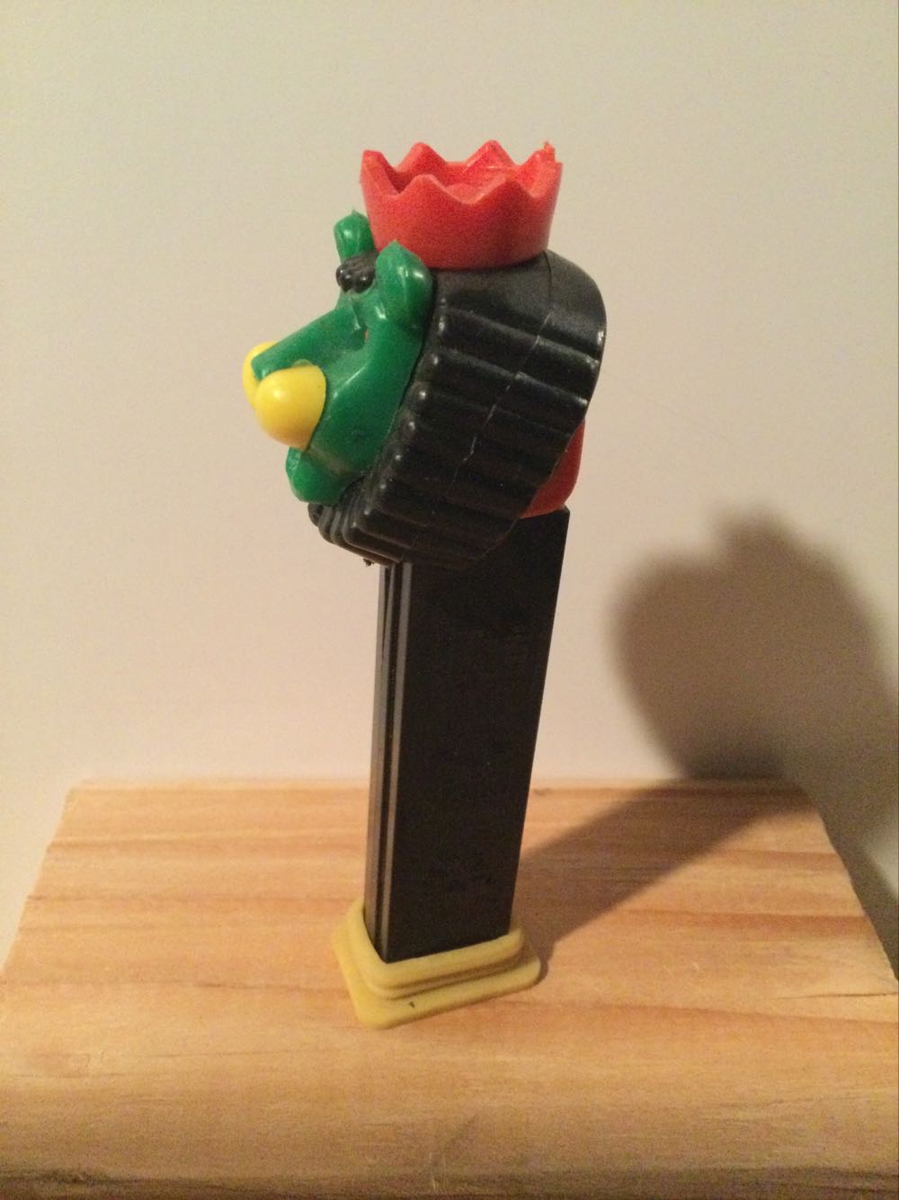 Lion With Crown - PEZ Circus pez collectible - Main Image 4