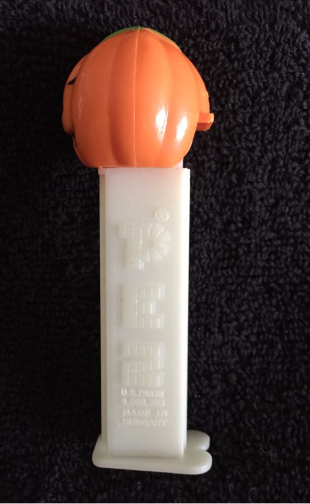 Glowing Pumpkin - Halloween pez collectible - Main Image 2