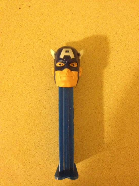 Captain America - Marvel Superheroes & Villains pez collectible - Main Image 2