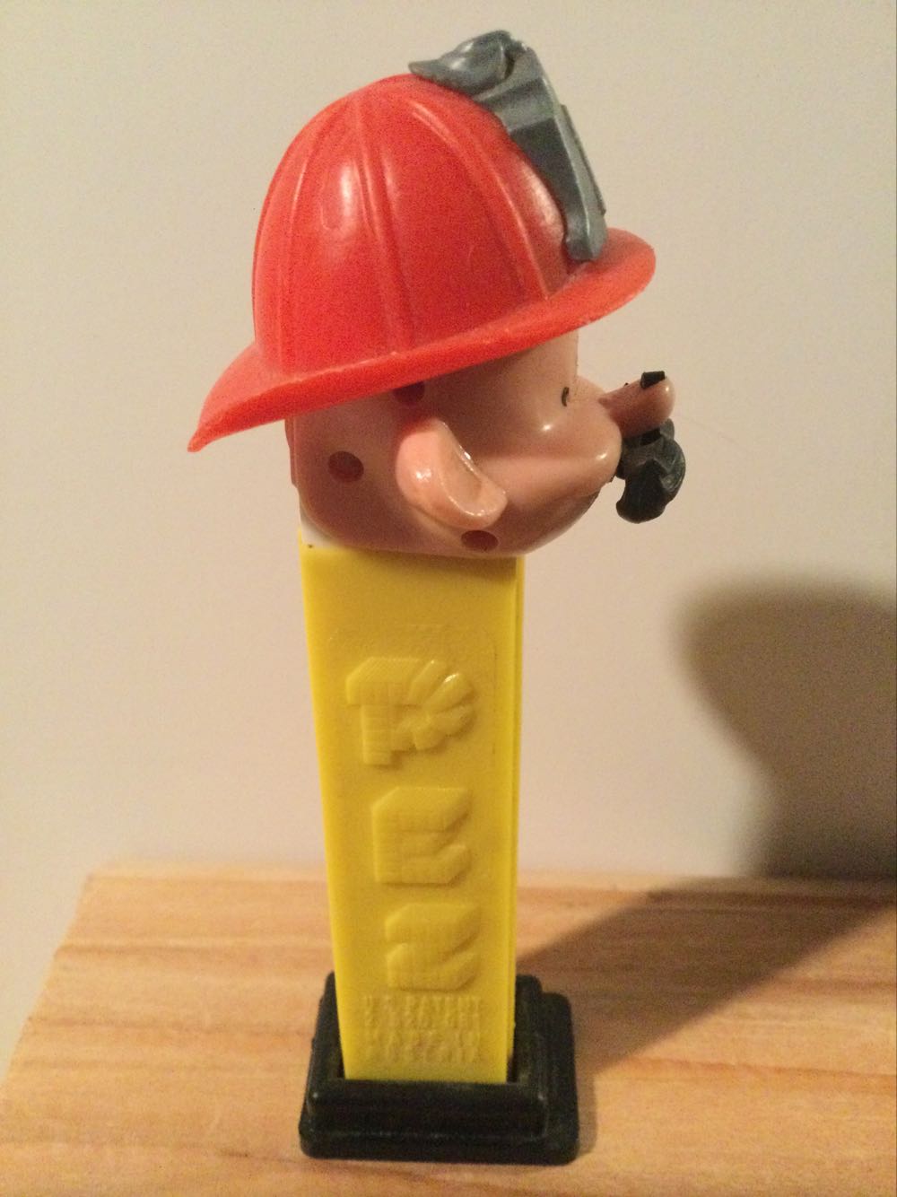 Fireman Pez Pal - Pez Pals pez collectible - Main Image 4