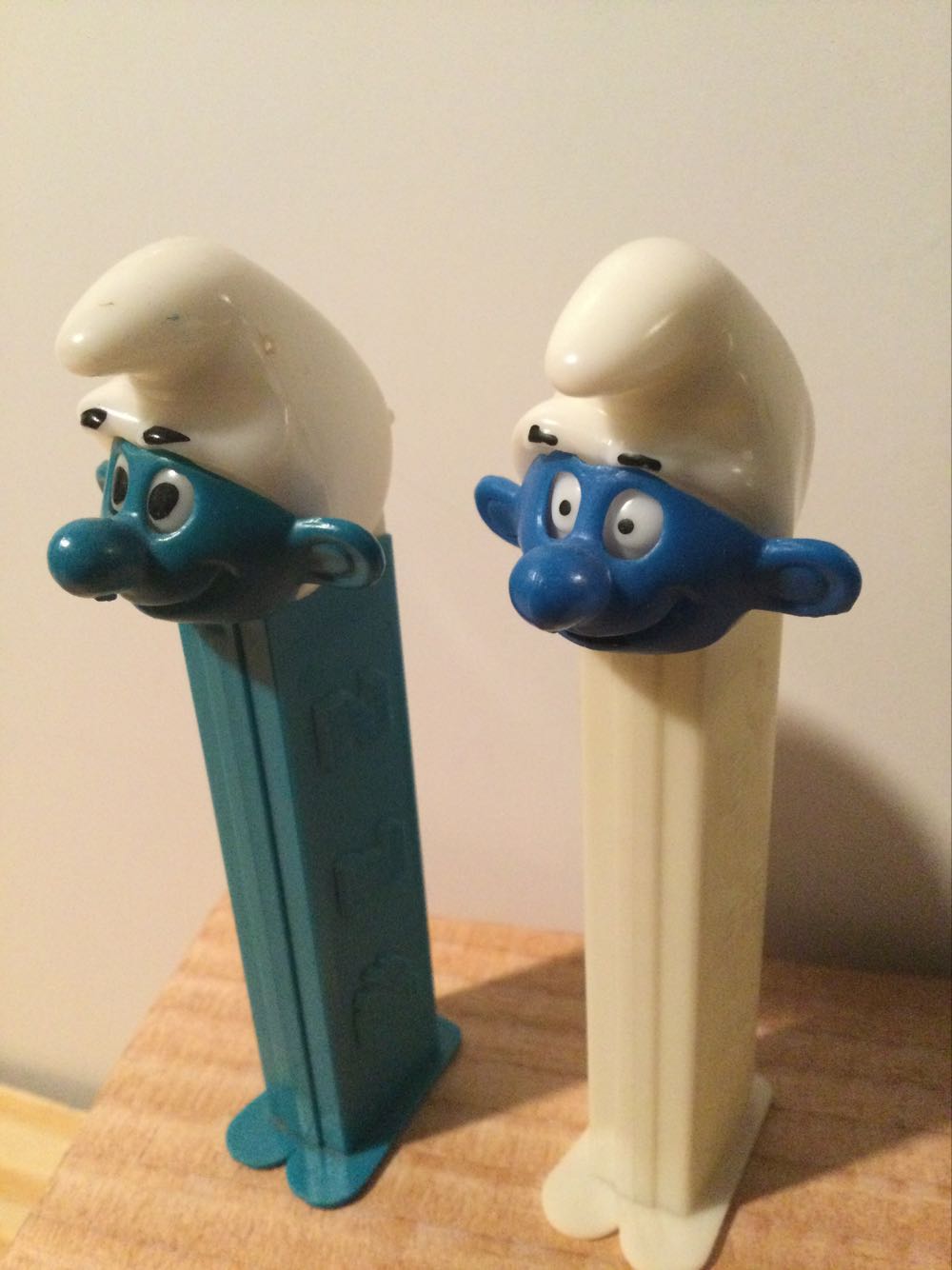 Smurf  Series 1 Teal Head - Smurfs pez collectible - Main Image 2