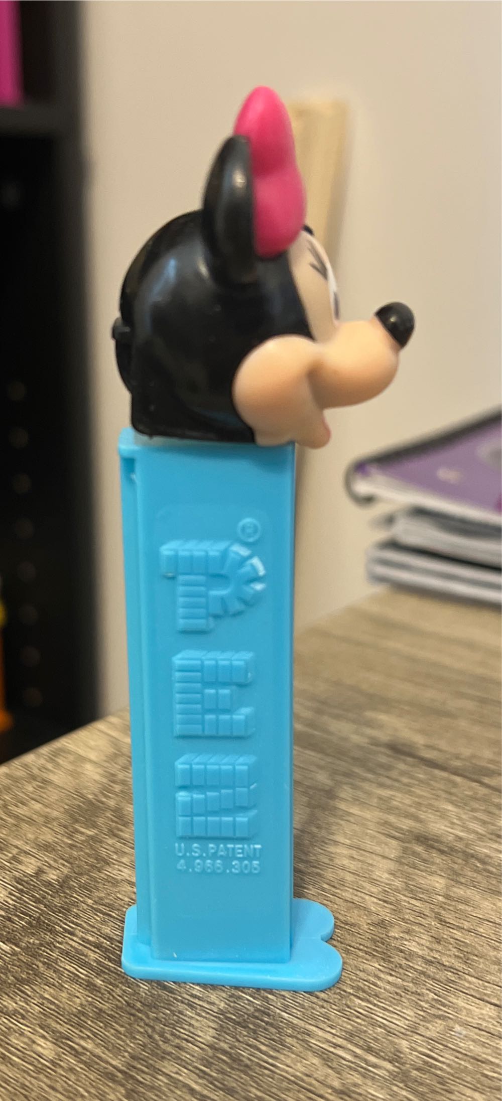 Minnie Mouse - A - Disney Classic pez collectible - Main Image 2