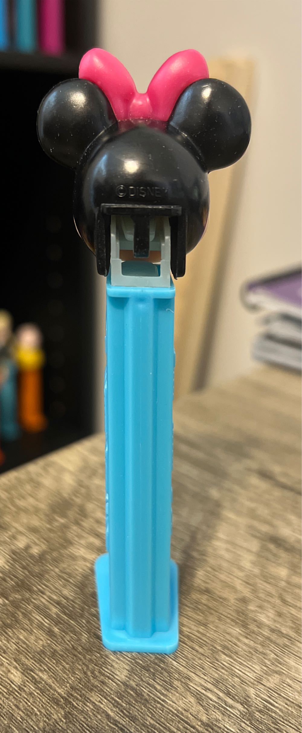 Minnie Mouse - A - Disney Classic pez collectible - Main Image 3