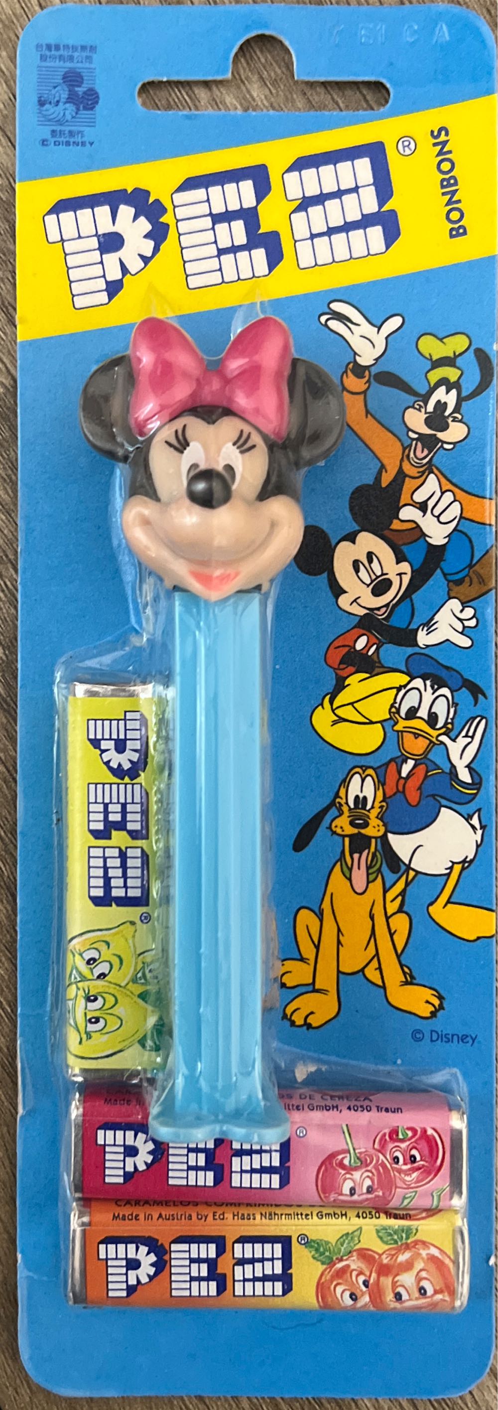 Minnie Mouse - A - Disney Classic pez collectible - Main Image 4