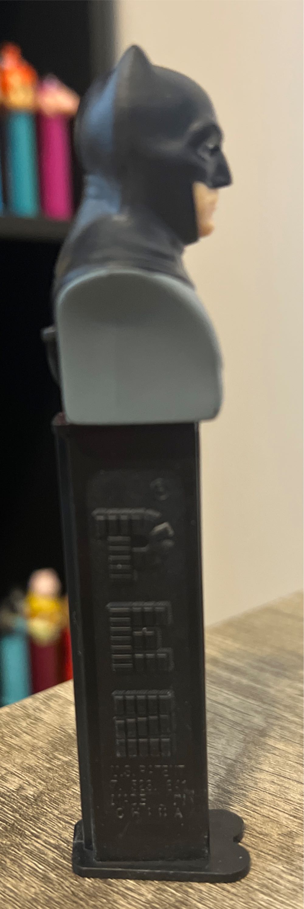 Batman E - Superheroes & Villains - Batman vs Superman ~ pez collectible - Main Image 3