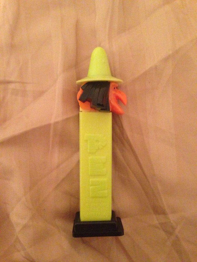 Three-Piece Witch - Halloween pez collectible - Main Image 2