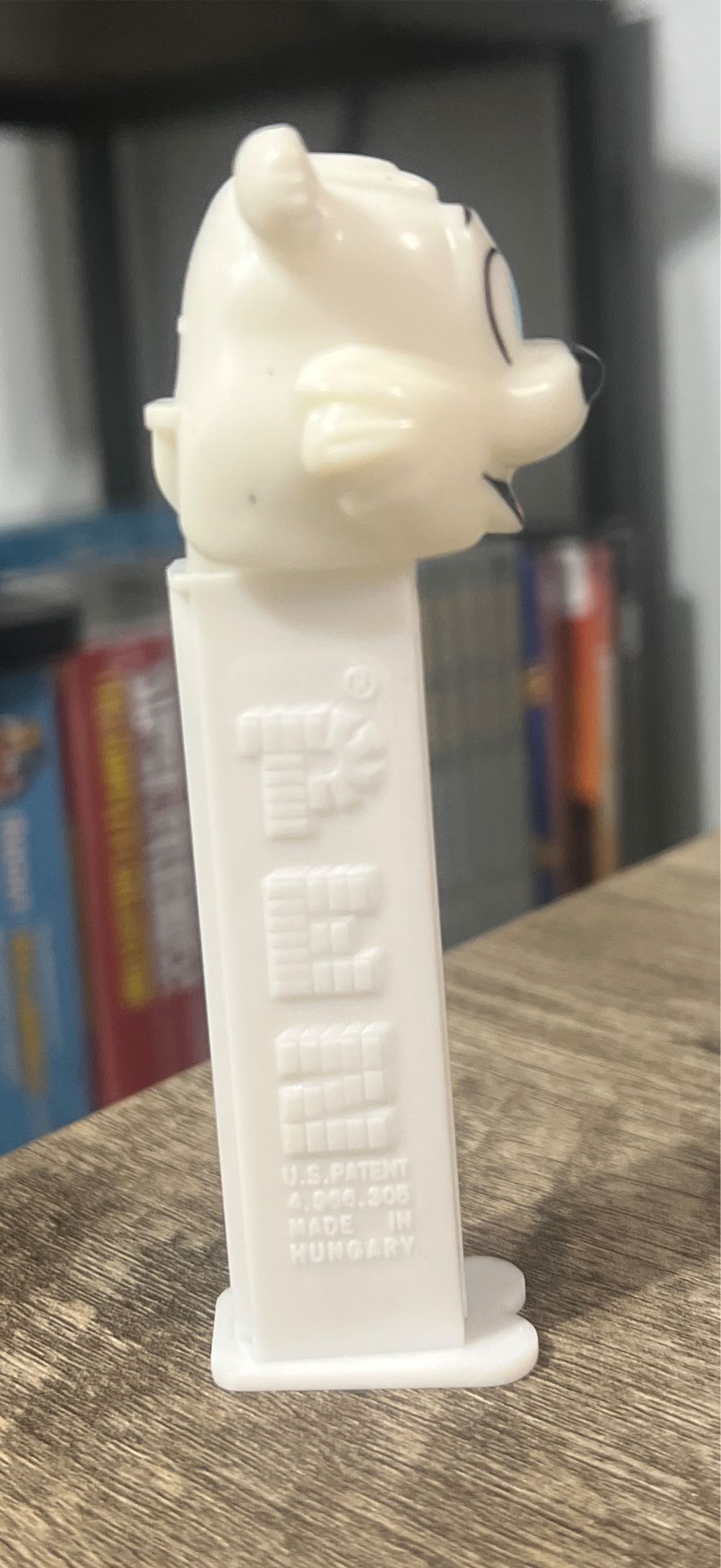 Icee Bear B - Christmas pez collectible - Main Image 2