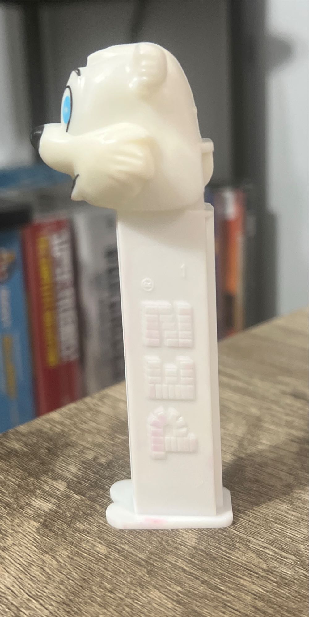 Icee Bear B - Christmas pez collectible - Main Image 4