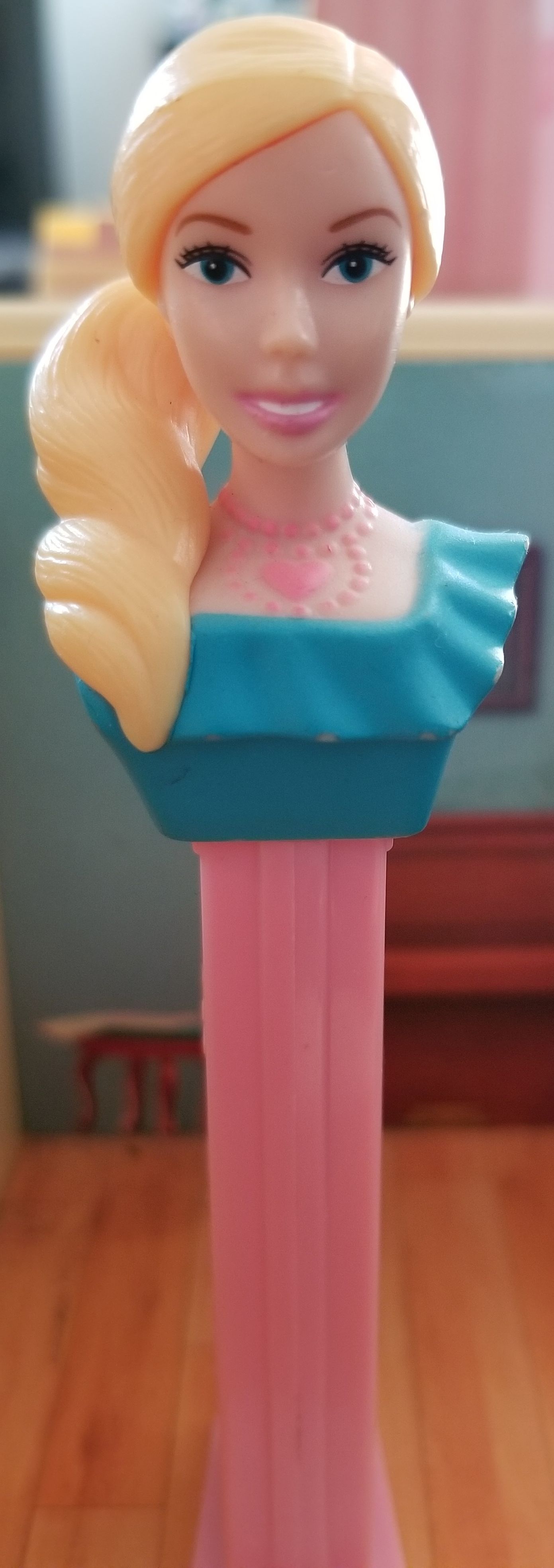 Turquoise Top - Barbie pez collectible - Main Image 3