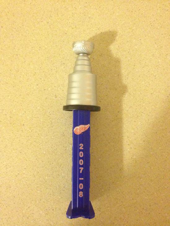 Stanley Cup - Detroit Red Wings - NHL pez collectible - Main Image 2