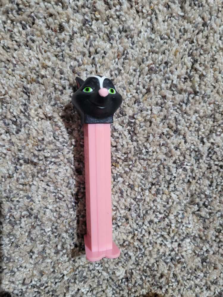 Over The Hedge - Stella - Over The Hedge pez collectible - Main Image 2