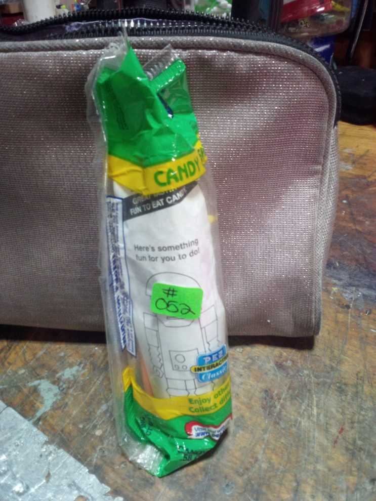 Big Bird - Sesame Street pez collectible - Main Image 3