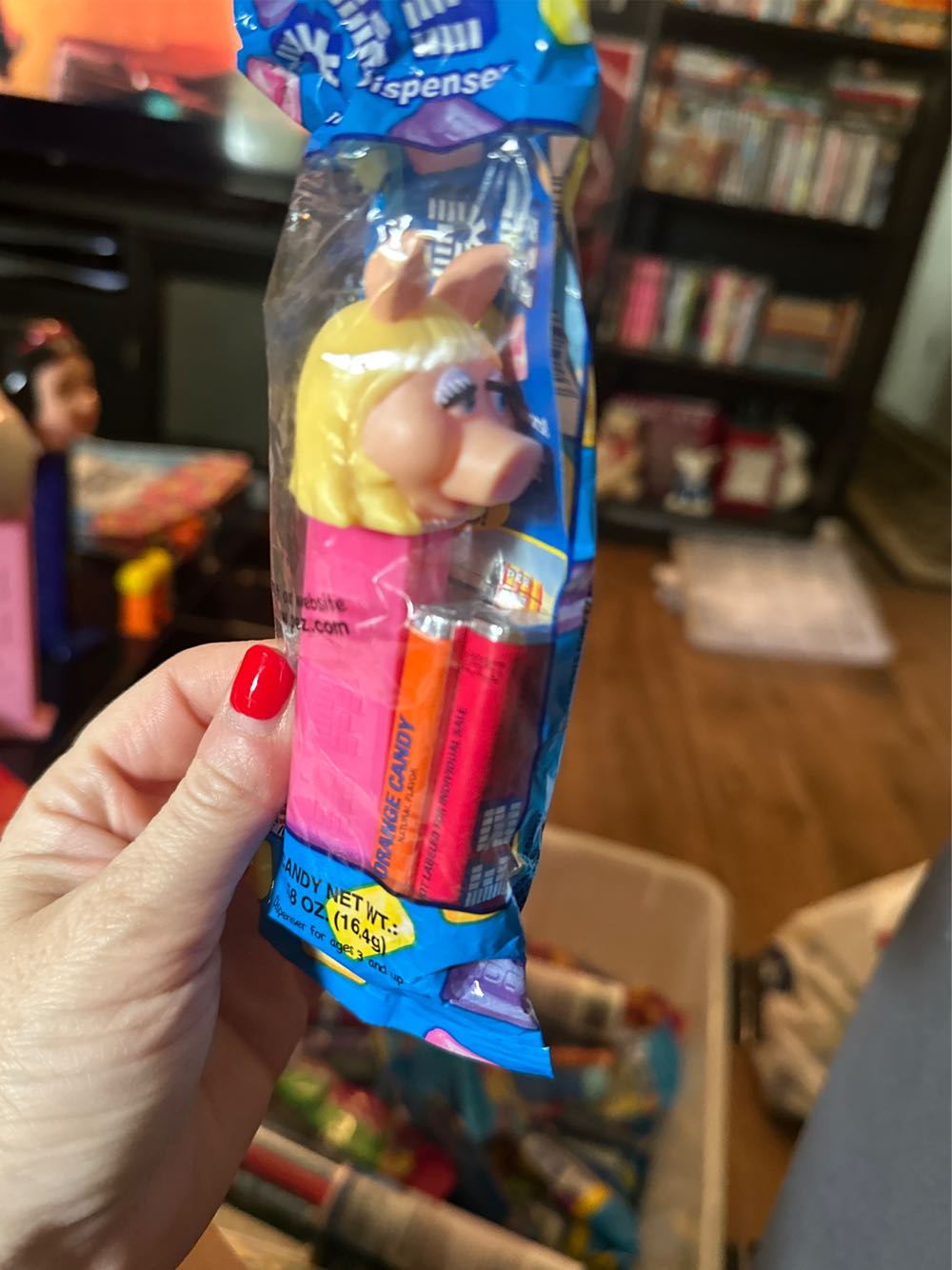 Miss Piggy - The Muppets pez collectible - Main Image 2