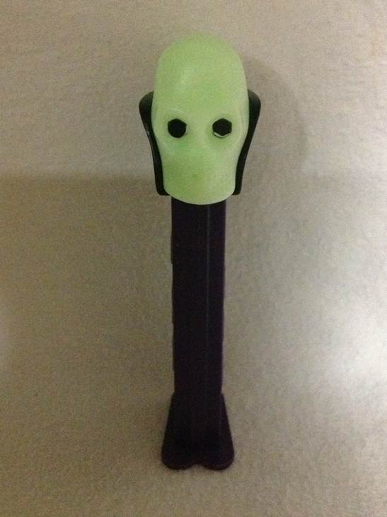 Halloween: Skull B GITD - Halloween pez collectible - Main Image 2