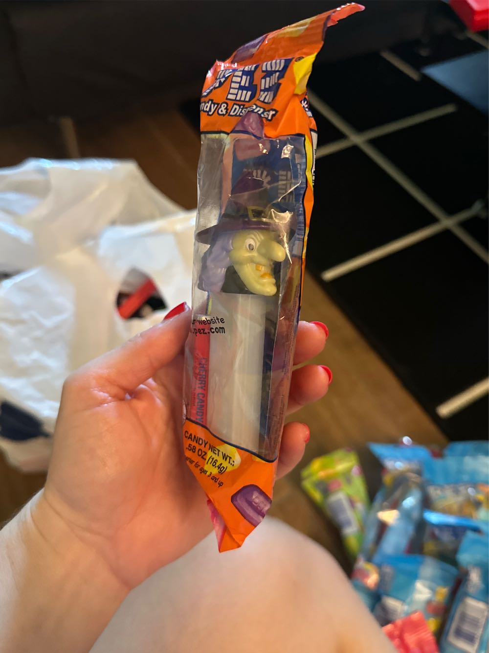 Witch - Halloween pez collectible - Main Image 2