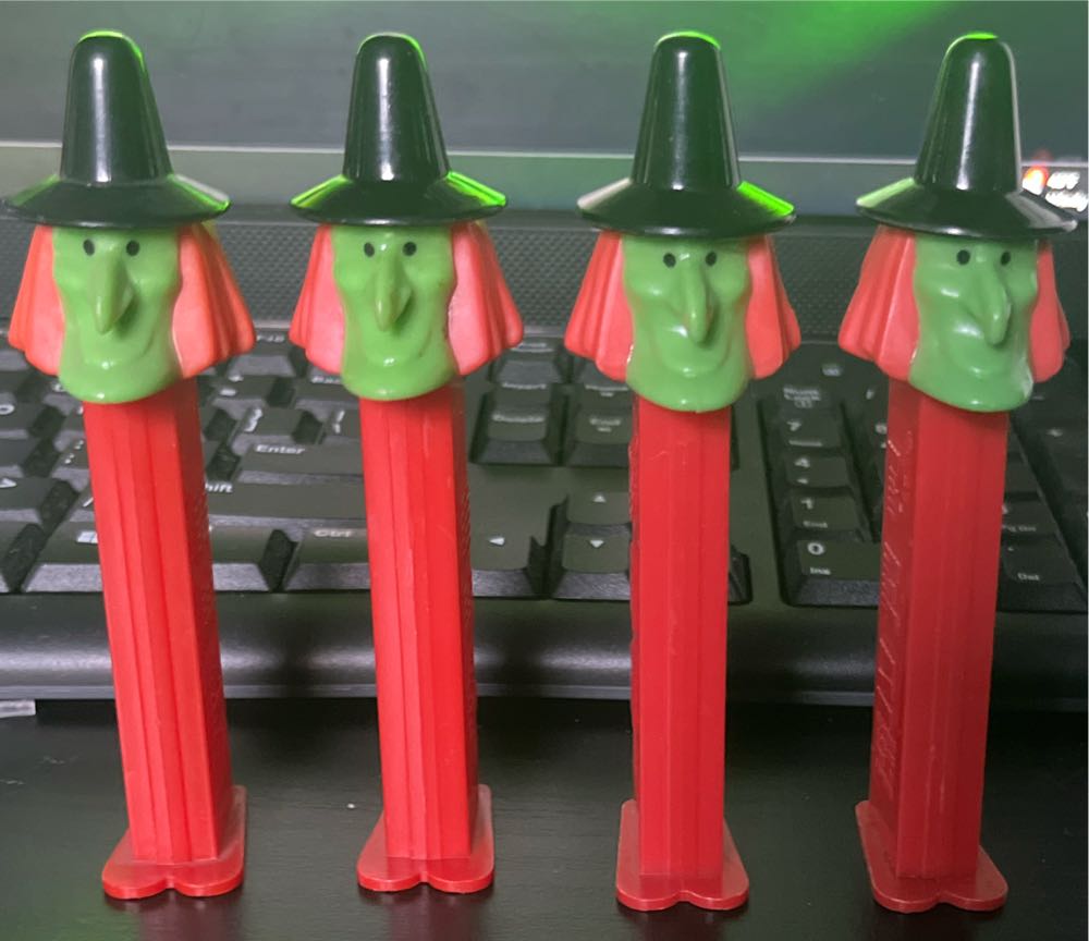 Halloween - Witch - HALLOWEEN-Witch pez collectible - Main Image 2