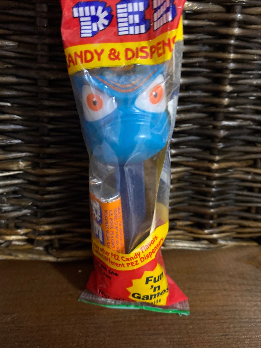 Bugz - Beetle - Bugz pez collectible - Main Image 2