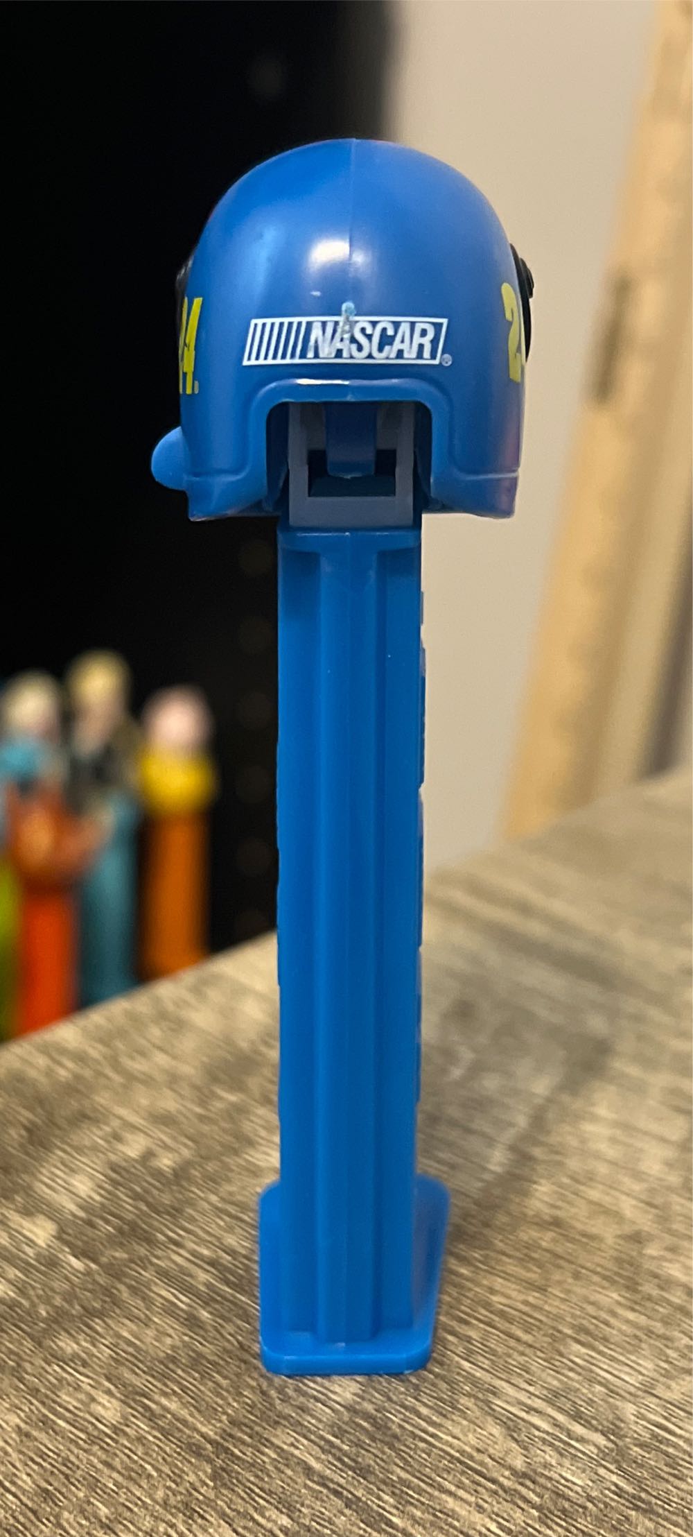 Nascar Helmets - Jeff Gordon #24 - DuPont - Nascar Helmets pez collectible - Main Image 3