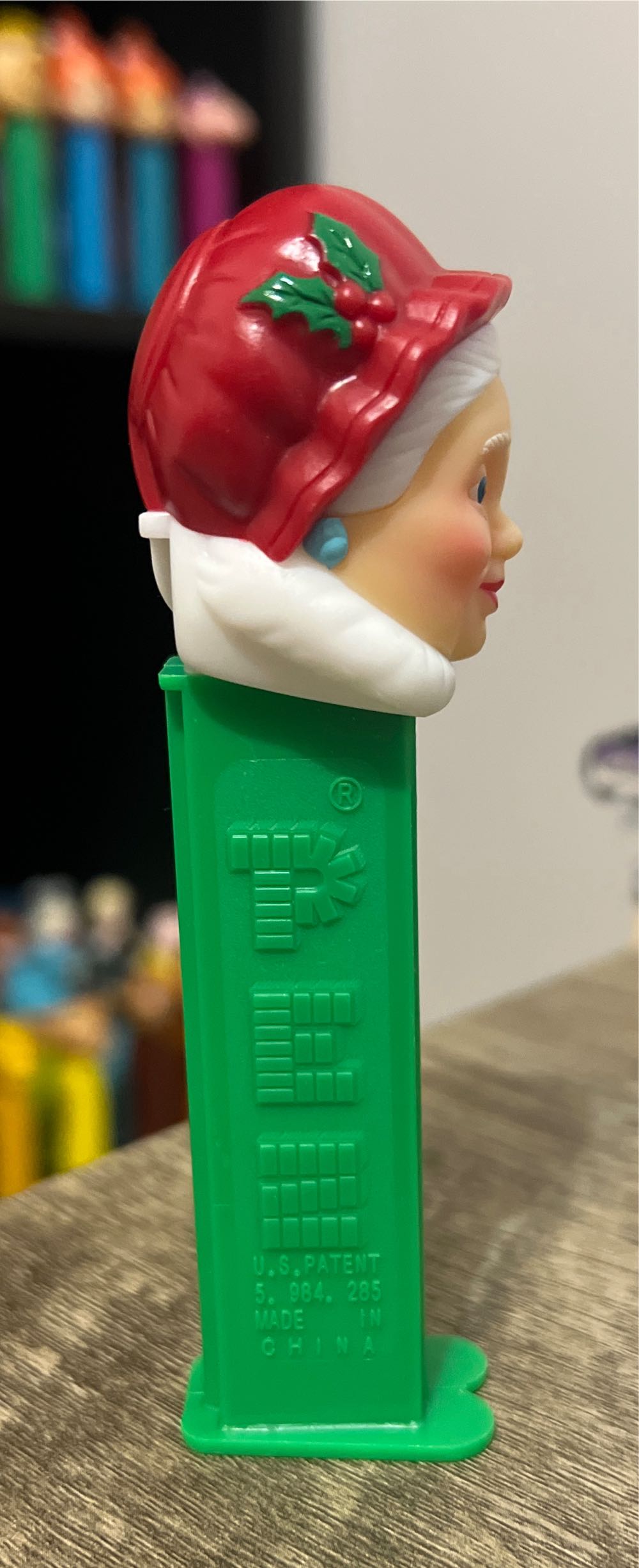 Mrs. Claus - Christmas pez collectible - Main Image 2