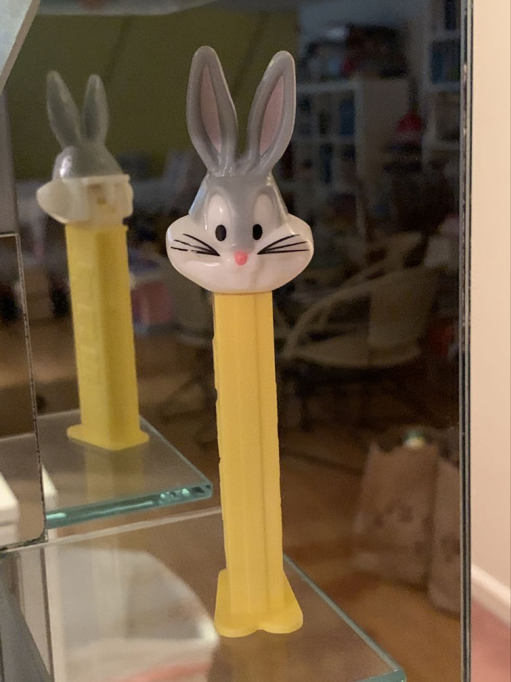 Looney Tunes - Bugs Bunny B - Bugs Bunny pez collectible - Main Image 2