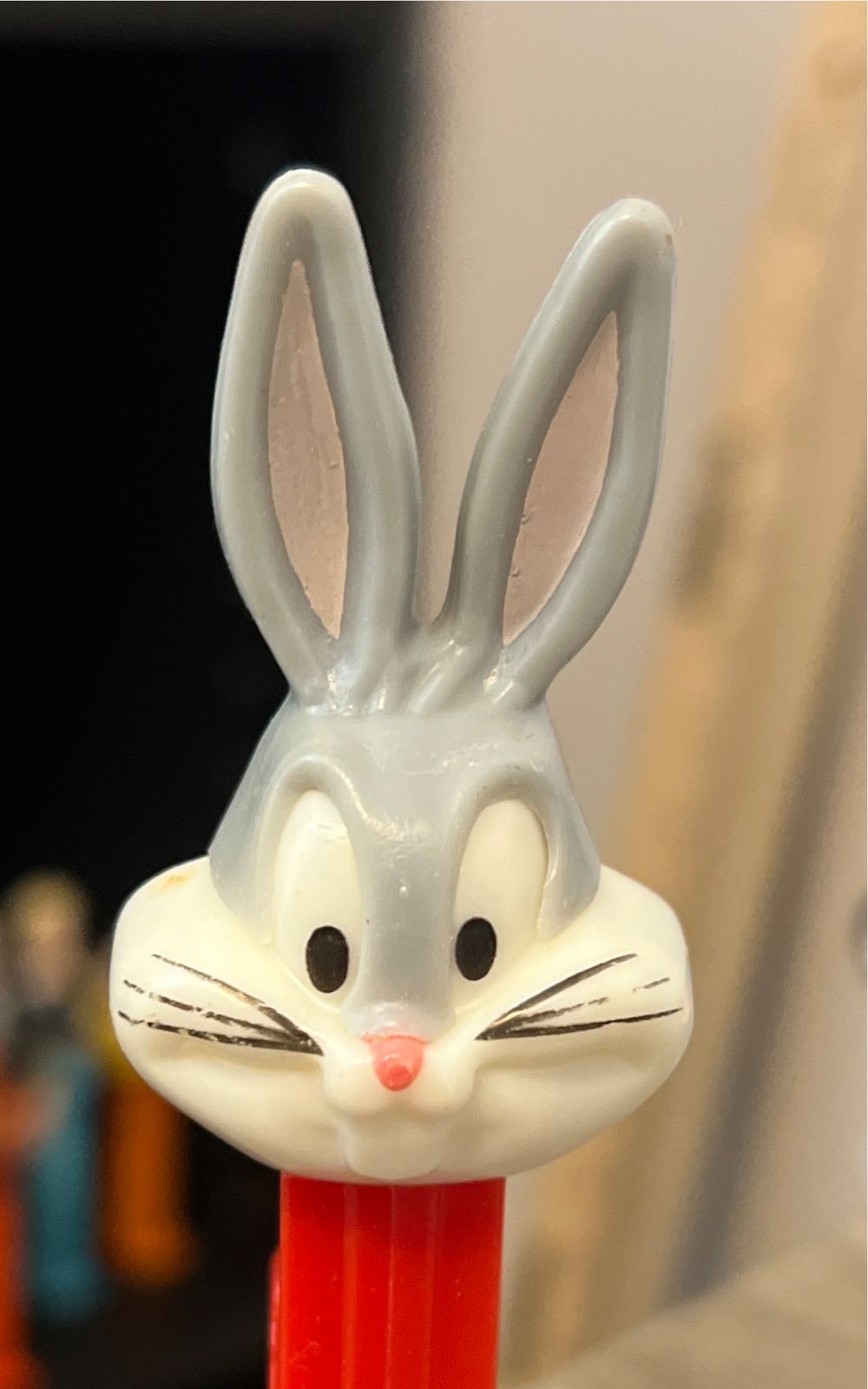 Looney Tunes - Bugs Bunny B - Bugs Bunny pez collectible - Main Image 4