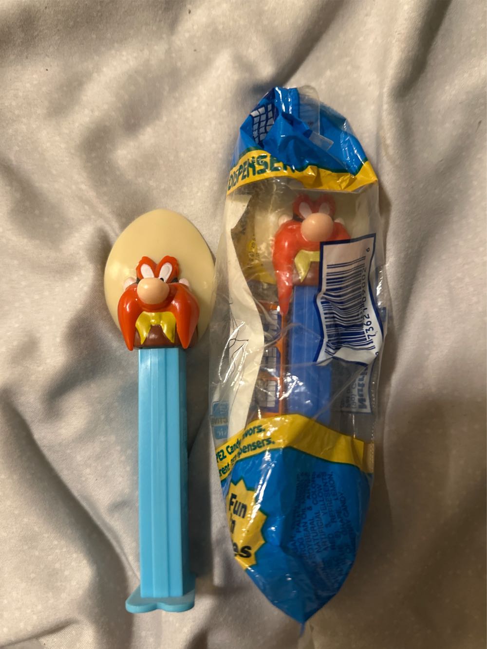 Looney Tunes - Yosemite Sam - Warner Brothers - Looney Tunes pez collectible - Main Image 2
