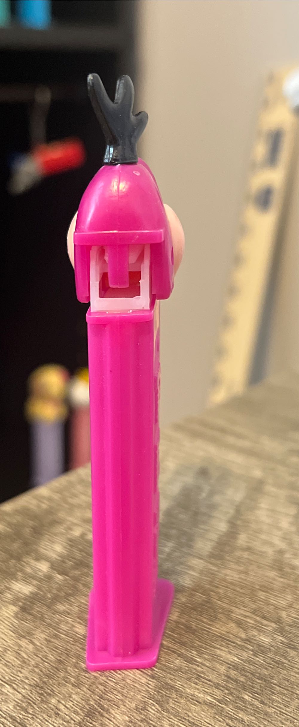 Flintstones - Dino, purple stem - Flintstones pez collectible - Main Image 3