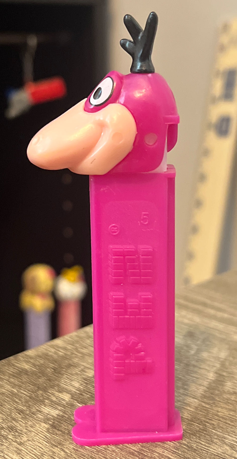 Flintstones - Dino, purple stem - Flintstones pez collectible - Main Image 4
