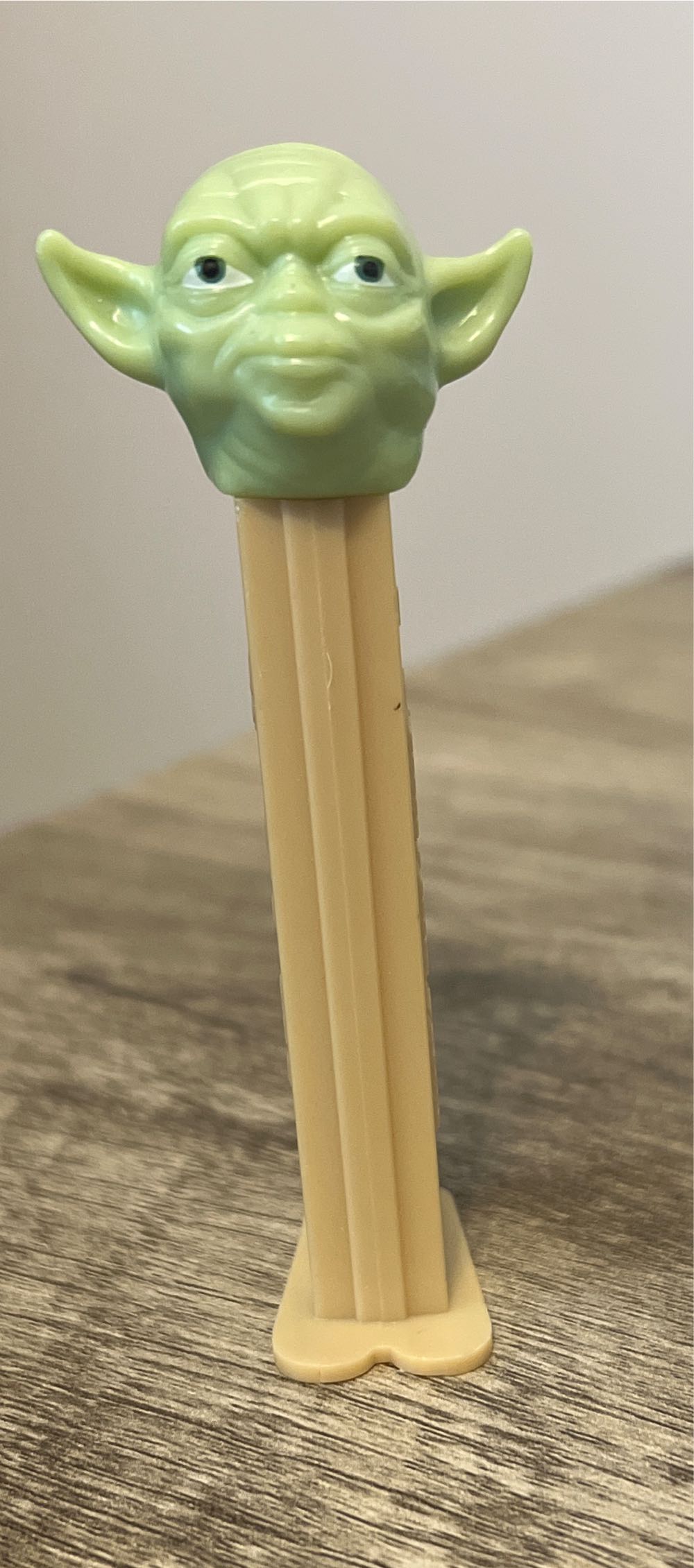 Yoda A (1) - Star Wars pez collectible - Main Image 2
