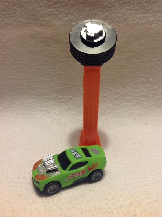 Twinduction Pull & Go - Hot Wheels pez collectible - Main Image 2
