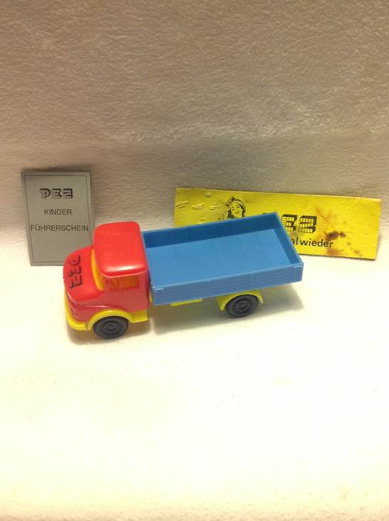 Truck - Yellow - Presenter girl