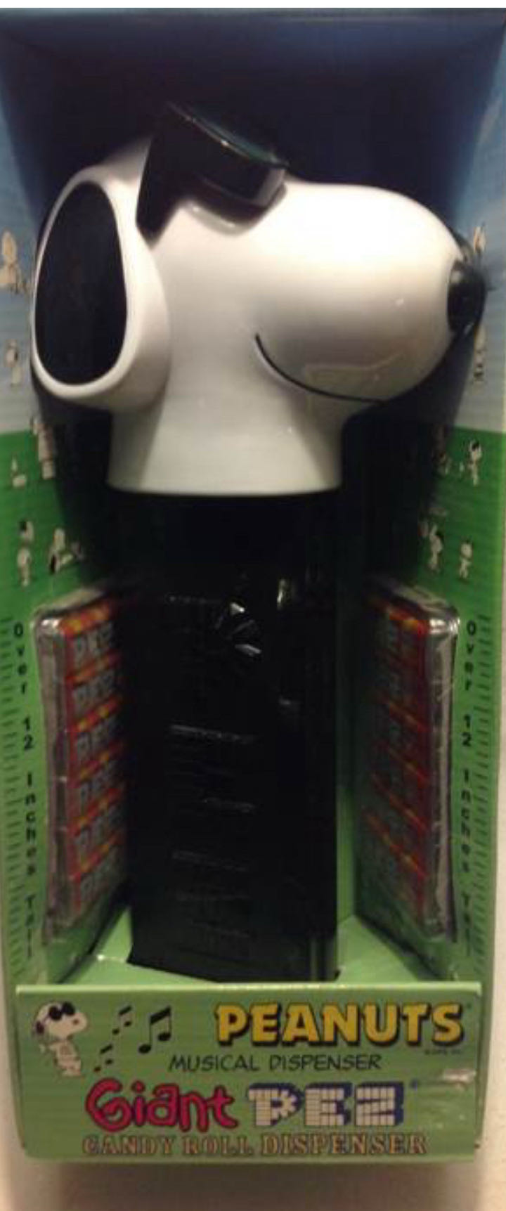 GiantSnoopy Joe Cool - Peanuts PEZ pez collectible - Main Image 2