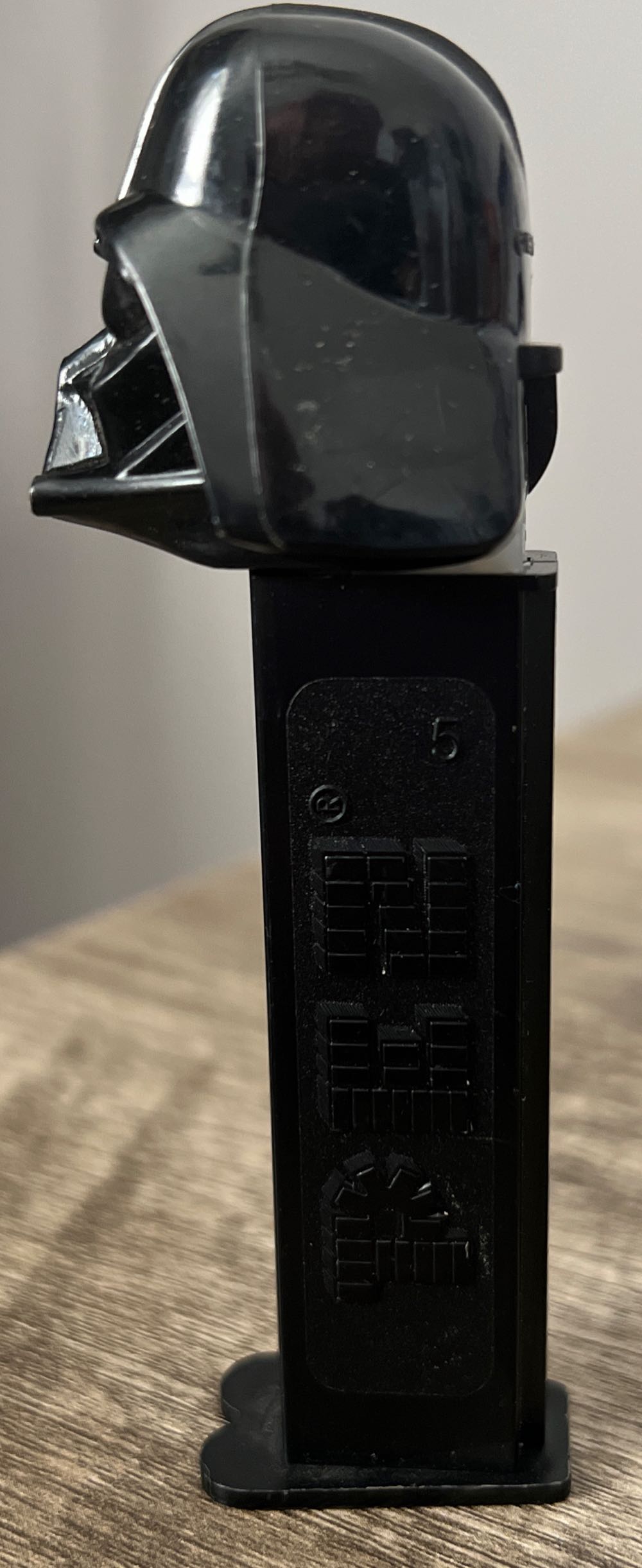 Darth Vader A (Slovenia) - Star Wars pez collectible - Main Image 3