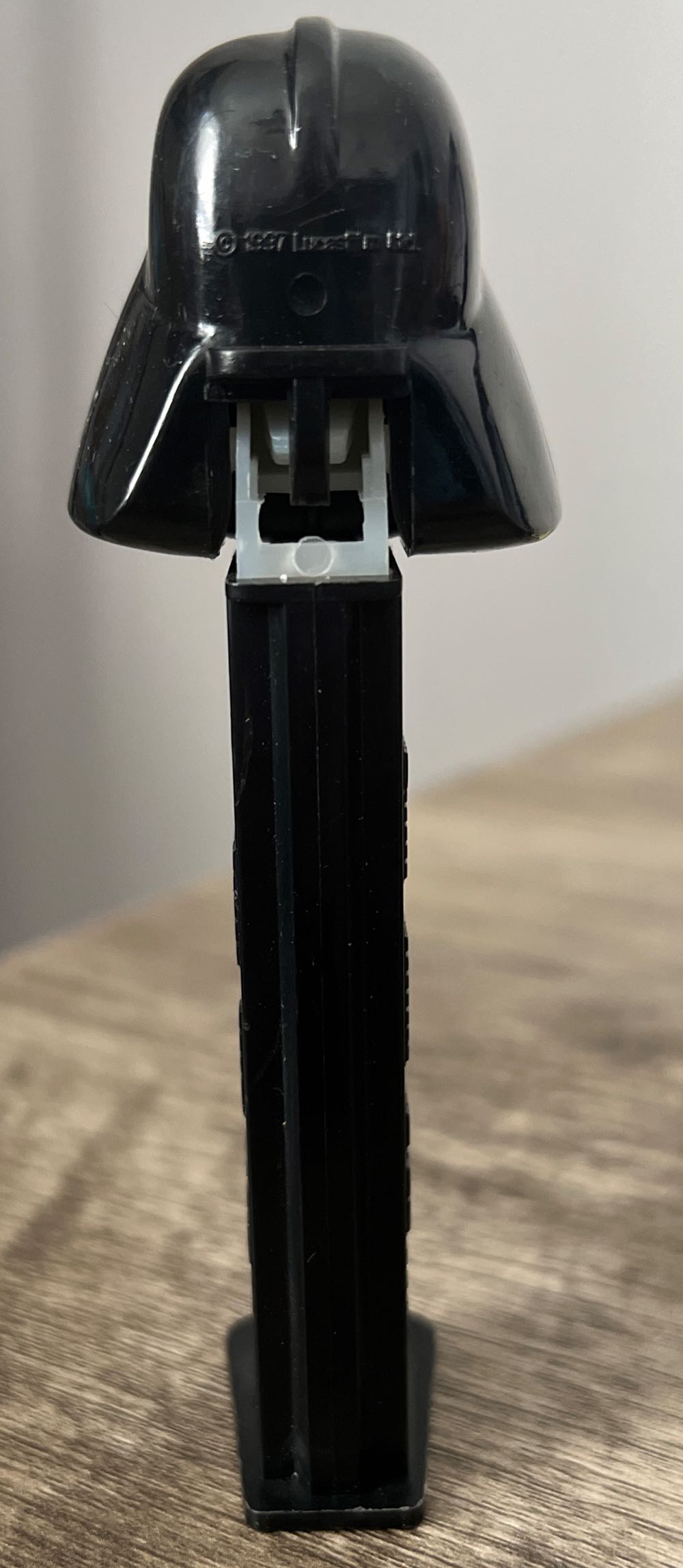 Darth Vader A (Slovenia) - Star Wars pez collectible - Main Image 4