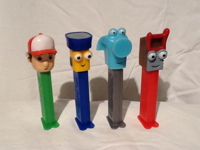 Handy Manny Flashlight - DISNEY-Handy Manny pez collectible - Main Image 2