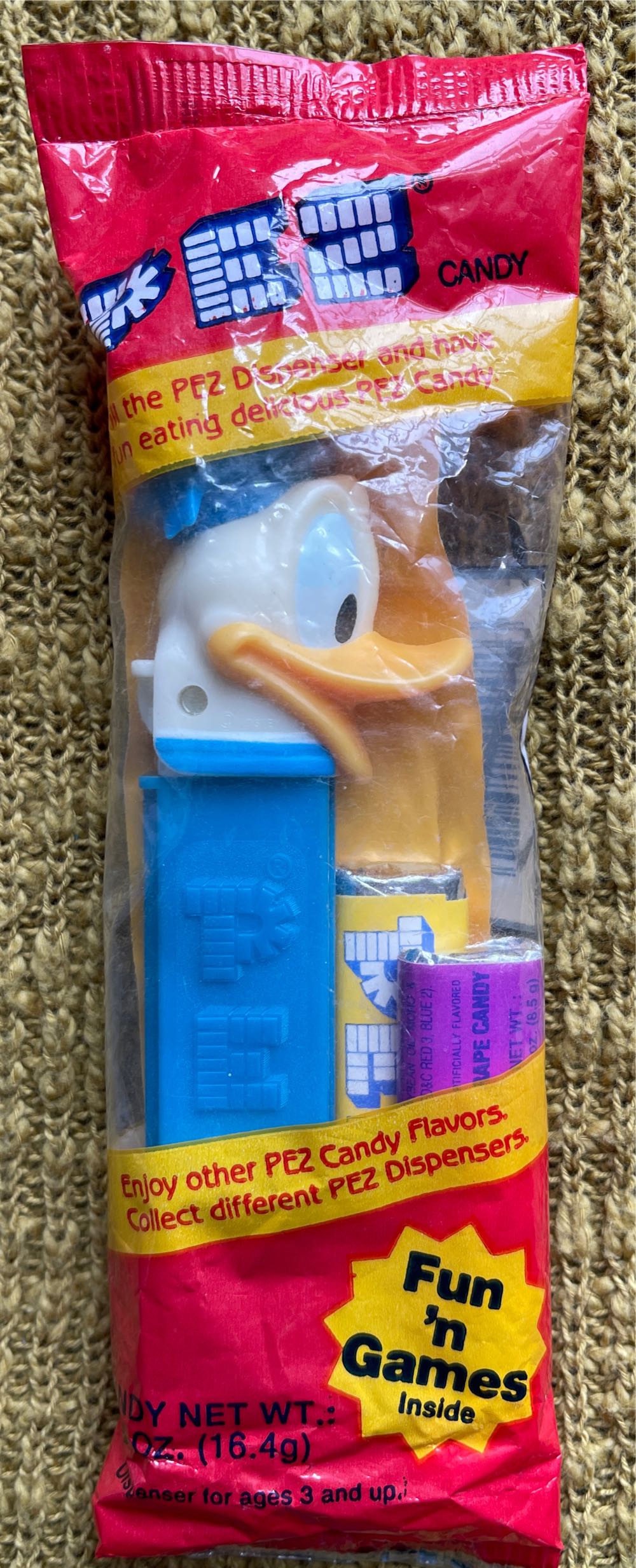 Donald Duck - Mickey Mouse & Friends pez collectible - Main Image 2
