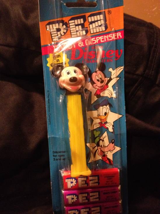 Mickey Mouse - E - Red & Yellow Stem - Disney - Mickey Mouse & Friends pez collectible - Main Image 2