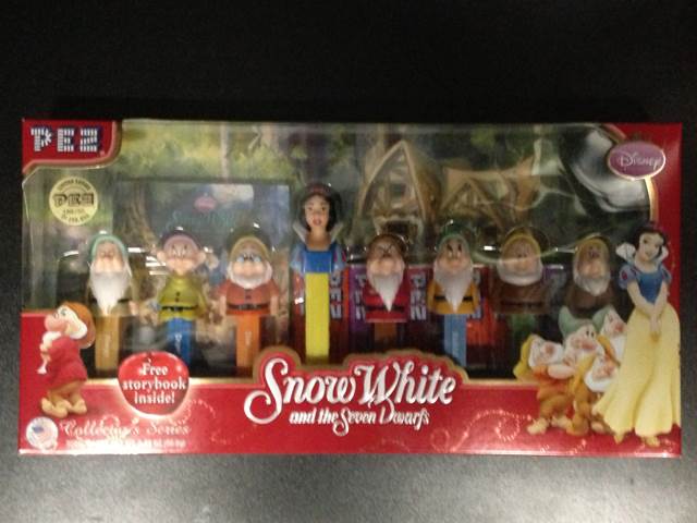 Snow White & The Seven Dwarfs - Collector Set - Snow White & The Seven Dwarfs pez collectible - Main Image 2
