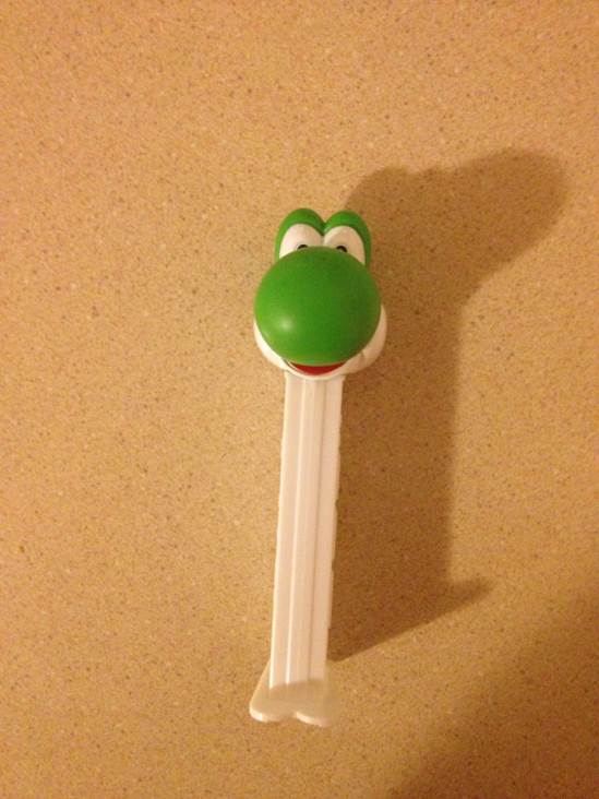 Yoshi - Super Mario Bros. pez collectible - Main Image 2