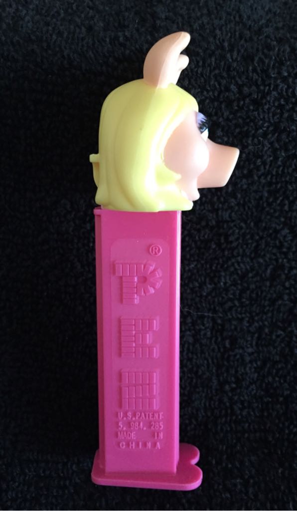 Muppets - Miss Piggy - The Muppets pez collectible - Main Image 2
