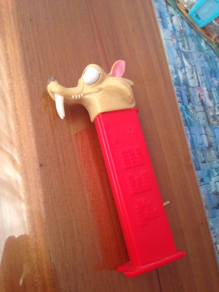 Ice Age 2 - Scrat - Ice Age 2: The Meltdown (complete) pez collectible - Main Image 2