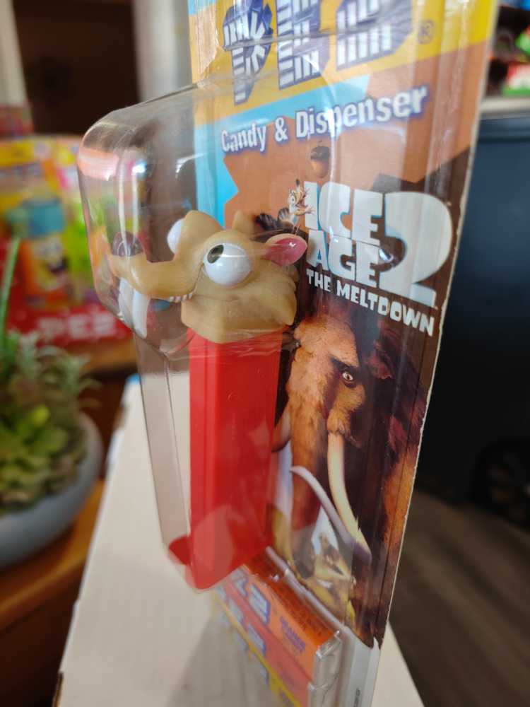 Ice Age 2 - Scrat - Ice Age 2: The Meltdown (complete) pez collectible - Main Image 3