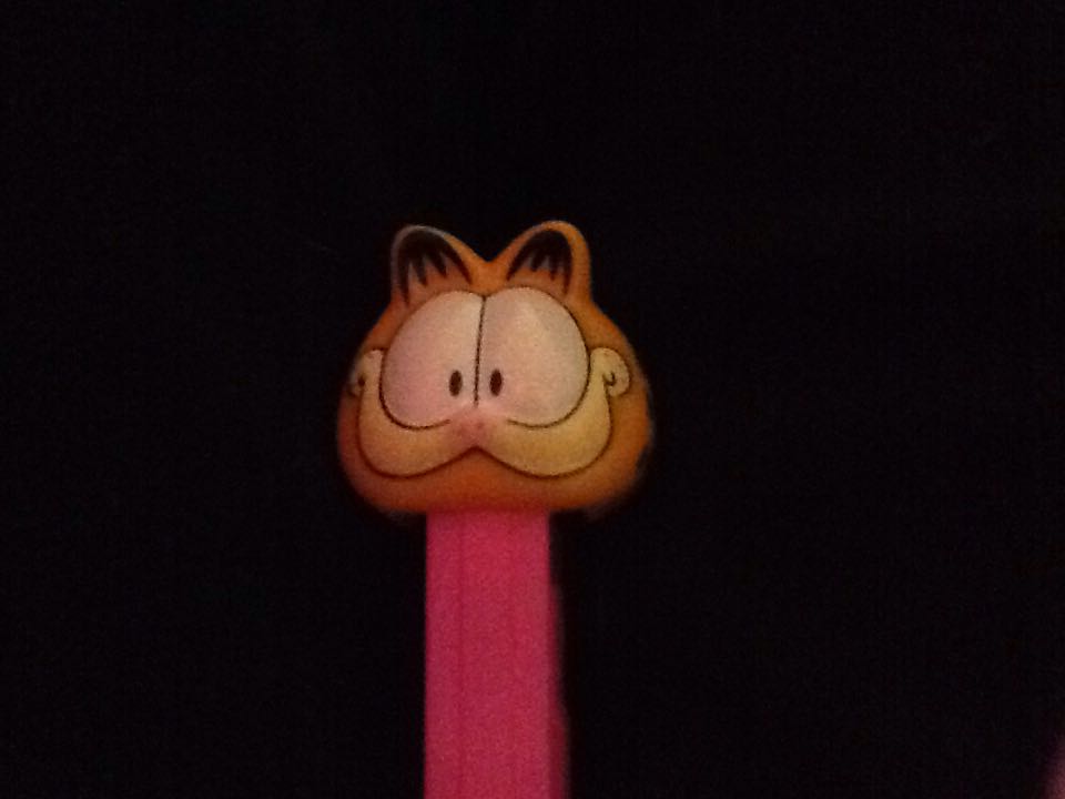 Garfield Pink Stem - Garfield pez collectible - Main Image 2