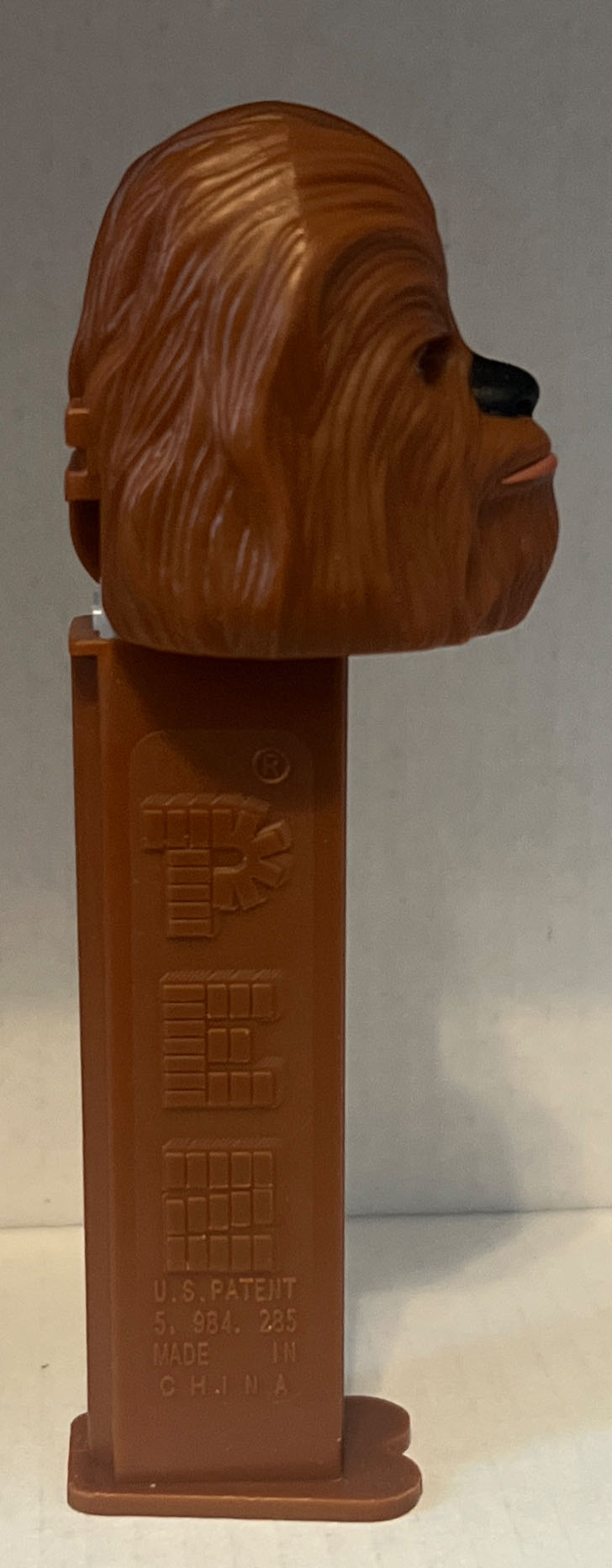 Chewbacca B (Light Brown Stem/Head) - Star Wars pez collectible - Main Image 3