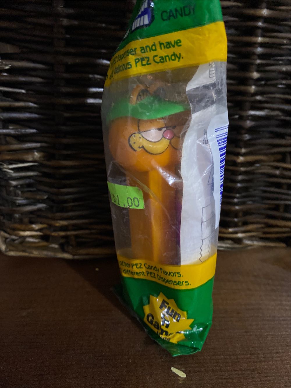 Garfield - Garfield With Visor - Garfield pez collectible - Main Image 2