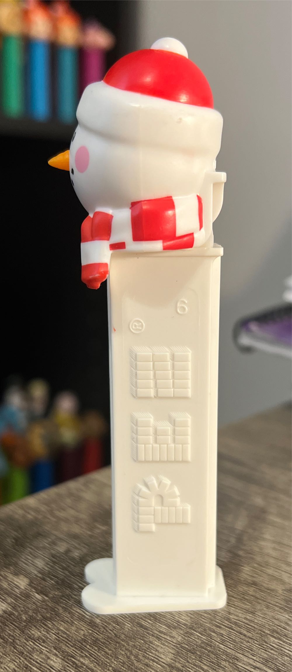 Snowman E - Christmas pez collectible - Main Image 3