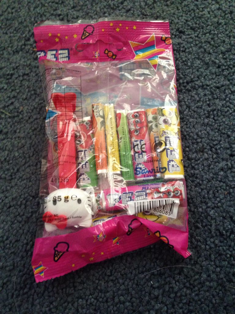 Hello Kitty - Red Bow - Hello Kitty pez collectible - Main Image 2